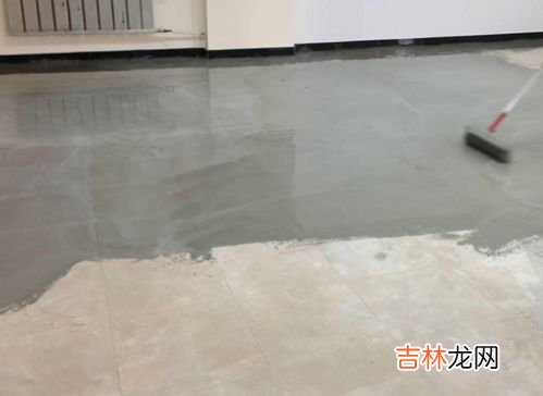 瓷砖地板黏糊糊的怎么处理,我们家的地板怎么拖都拖不干净,从上面走感觉粘粘的,怎么办?