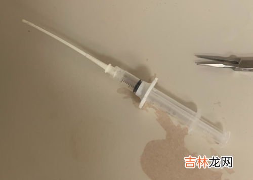 洗手池的塞子弹不起来,洗手间面盆里的放水按钮按下去弹不上来了,怎么办?