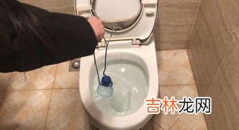 马桶两个孔怎么堵图解,马桶下面两个孔怎么堵住一个