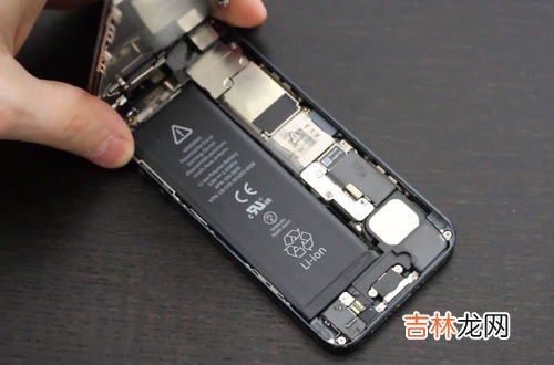 朵唯a6手机换电池方法,手机电池如何取出来?
