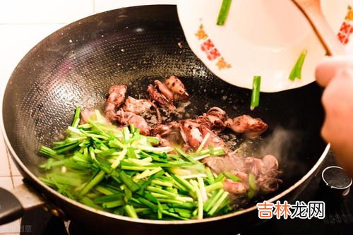 炒菜如何防止锅底烧黑,炒菜用的炒锅锅底总是又黑又难清洗，有什么好的办法吗？