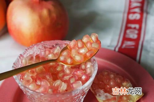 吃石榴不吐籽有危害吗,吃石榴是否需要吐籽?