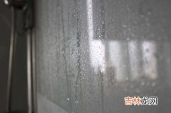 回南天地面潮湿水蒸气来源于什么,回南天形成的主要原因，为什么会潮湿？