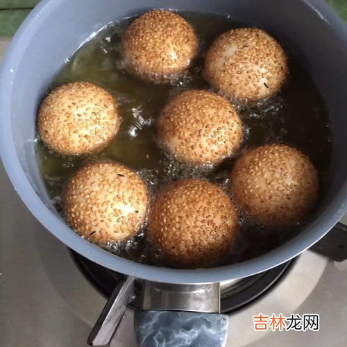 麻团的热量,早:一晚稀粥,一个雪菜饼。一个馒头。一个麻团 午:一个苹果、 晚:一个杂粮煎饼。一个苹果 求热量~