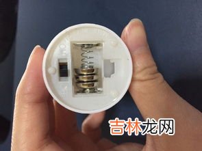 石英表是上电池的吗,石英机芯的手表需要换电池吗