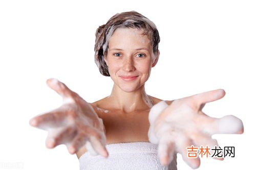 冬天用冷水洗头的危害,大家知道冷水洗头有什么危害吗?冷水洗头的话会掉头发吗?