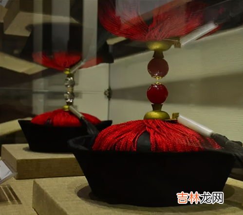 清朝官帽上的顶珠级别,清朝官帽上的顶珠,麻烦给评定一下价值和品级。为何有的顶珠是好几个珠子?