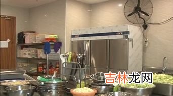 楼下做饭楼上厨房味道大怎么解决,楼下做饭，我家就有油烟味，怎么解决？