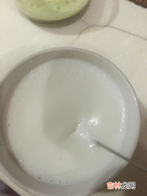 奶泡用什么牛奶打的,打奶泡用热牛奶还是冷牛奶