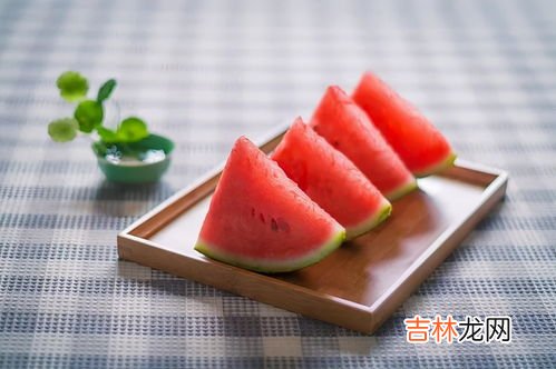 西瓜冻了化开还能吃吗,西瓜冷冻后解冻变软还能吃吗