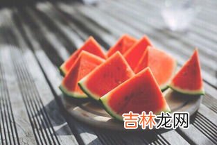 西瓜冻了化开还能吃吗,西瓜冷冻后解冻变软还能吃吗