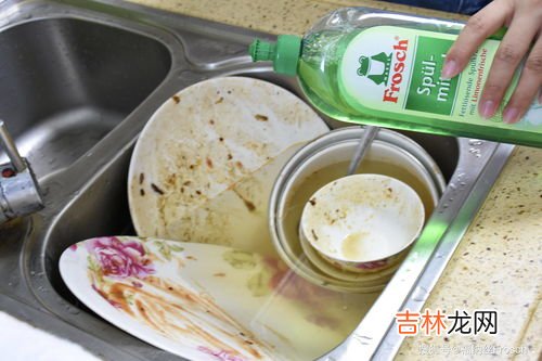 小苏打去重油污,小苏打可以去油污吗 小苏打可不可以去油污