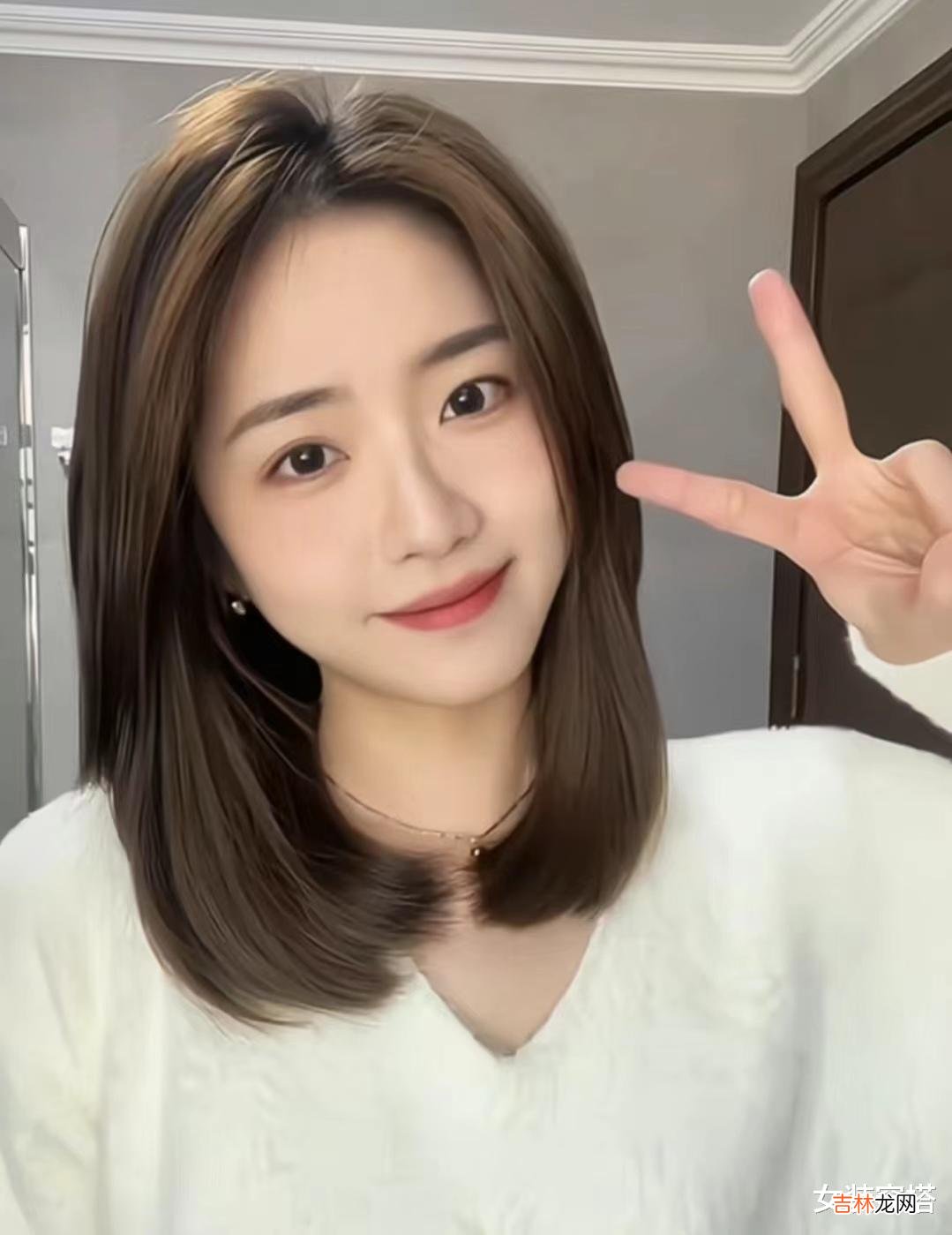 发型 今年流行一种发型叫“锁骨发”,洋气减龄显脸小,效果堪比整容