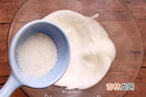 蛋白霜可以做什么,打发的蛋白可以拿来当奶油来用吗?