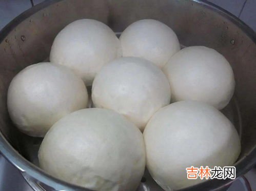 为什么面团越揉越粗糙,发酵好的面团要蒸馍，为什么揉不光滑呢？