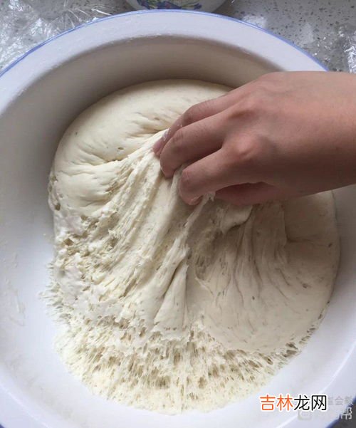 为什么面团越揉越粗糙,发酵好的面团要蒸馍,为什么揉不光滑呢?