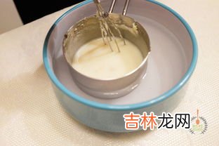 淡奶油结块还能用吗,安佳淡奶油在常温下放了几个小时，再放进冰箱冷藏就结块了，还可以吃吗？怎么解决？求教！