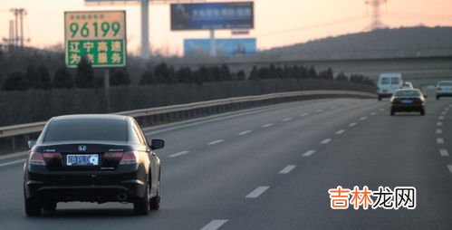 为什么有的汽车跑高速方向盘那么稳,有的车跑高速特别稳，有的车速度一快就飘，这是为什么？