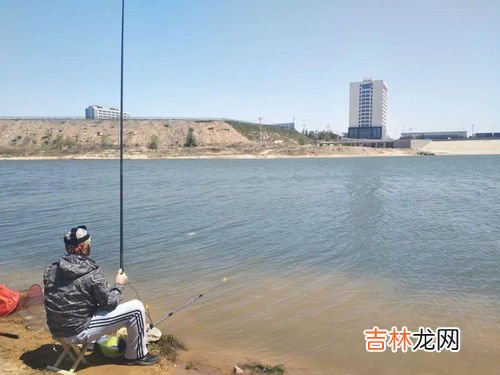 秋季钓鱼多深的水适合,初秋钓鱼多深的水适合