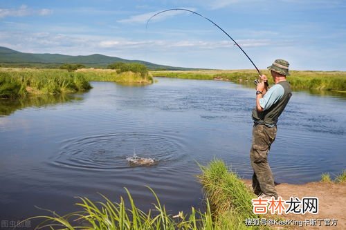 秋季钓鱼钓远还是近,秋季夜晚钓鱼钓深还是钓浅