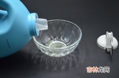 挂钩胶怎么去除,那种背面是双面胶的挂钩贴到了柜子上用什么办法才好取下来啊？