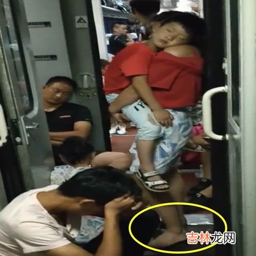 坐火车带两个小孩怎么买票,一个成人坐火车是否可带两个儿童 你知道吗