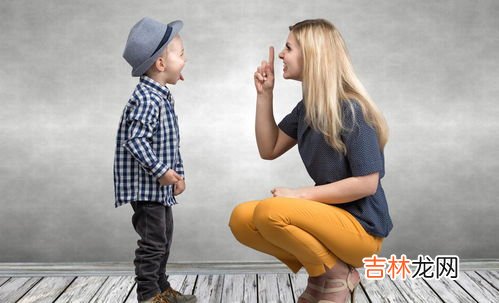 坐火车带两个小孩怎么买票,一个成人坐火车是否可带两个儿童 你知道吗