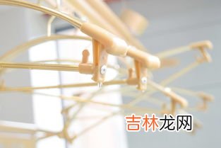 木质衣架褪色怎么办,咖啡色木质衣架掉色染在棉织衣服上了该怎么洗