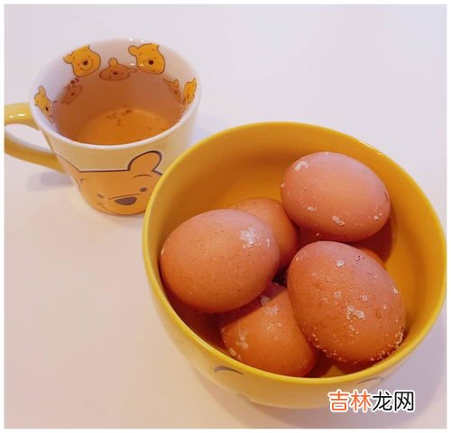 鸡蛋放在盐水里为什么会浮起来,为什么鸡蛋在盐水里会浮起来?