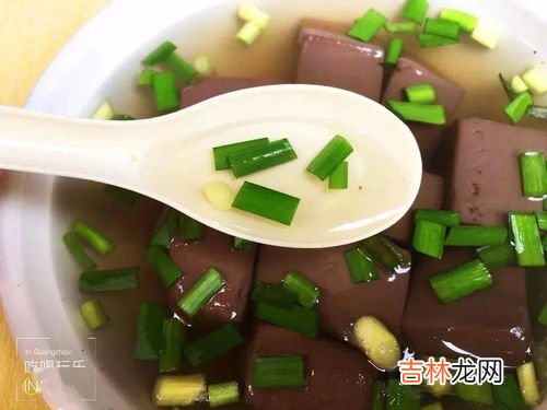 什么人不适合吃猪红,猪血对人体有这样两大好处，但是这两类人群最好少吃