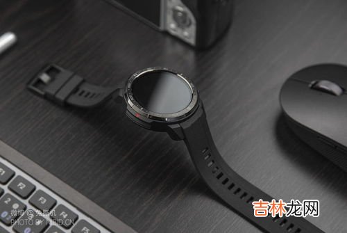 戴手环还是戴手表？这是个问题,31岁了带手表好还是带手环好？