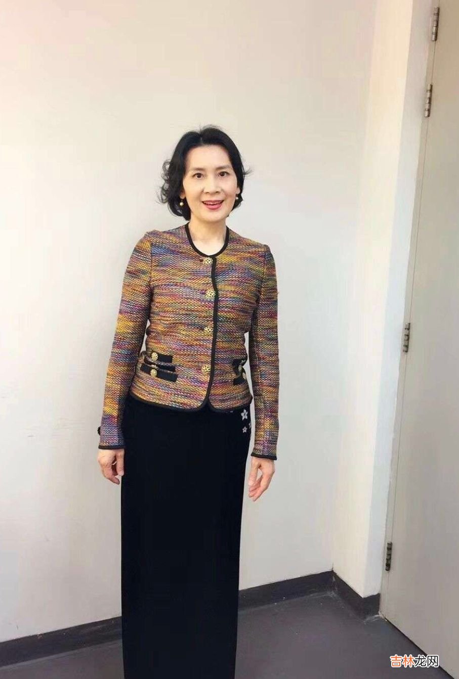 肖雄 看到65岁肖雄的穿搭，我悟了：不穿老年装、不烫奶奶头，优雅到老
