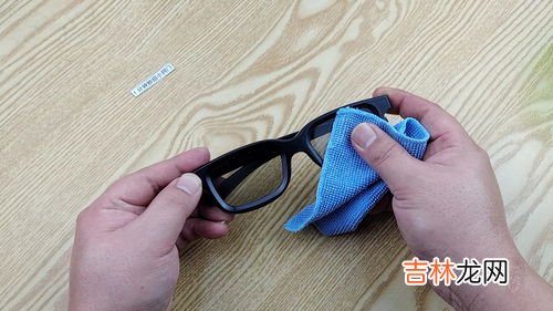戴眼镜口罩有哈气诀窍,戴眼镜又戴口罩，会有雾气，如何处理