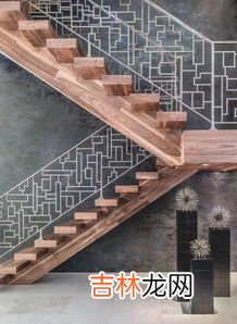 在电动直梯上尽量不要什么,电梯的安全须知