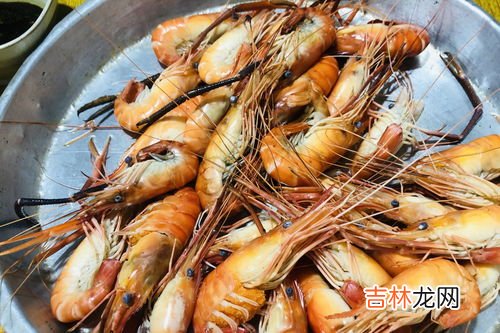 冰冻虾虾头红了是怎么回事,活虾买回来没吃完,冻冰箱里怎么变红了