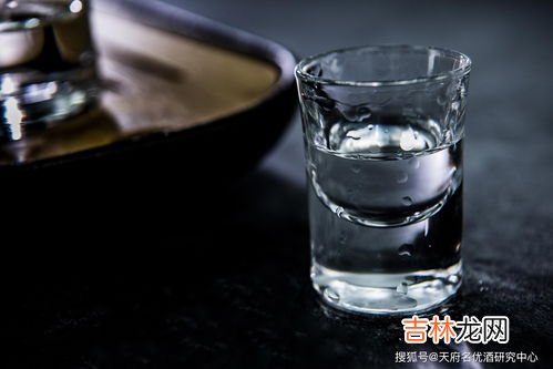 不同品牌的酒精可以混在一起吗,不同商家的酒精可以混合吗？