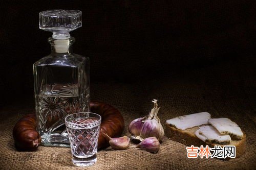 不同品牌的酒精可以混在一起吗,不同商家的酒精可以混合吗？