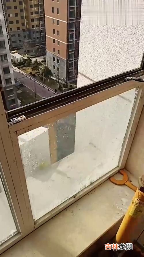 楼上邻居空调外机噪音太大怎么解决,一招应对楼上空调外机噪音大