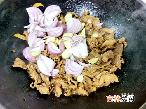 羊肉怎么切薄片,羊肉买回家后,怎样才能很好的切成薄片?