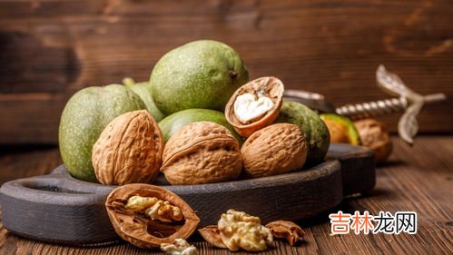核桃中间心黄了能吃吗,核桃仁中间发黄,什么原因