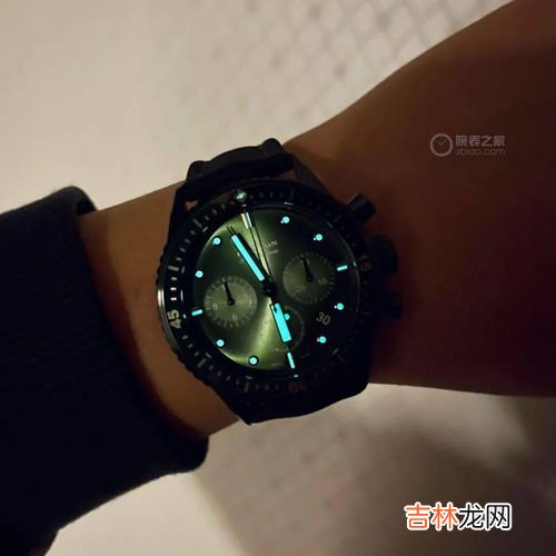 什么颜色表盘好看,马上就30岁了，是买黑色表盘还是蓝色表盘！谢谢！