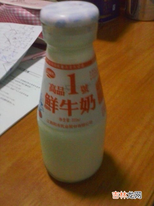 新鲜牛奶在冰箱可以放几天,鲜牛奶放冰箱里能保存几天 鲜牛奶放冰箱里能保存多久