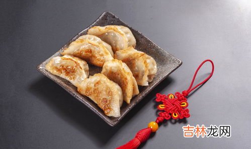 冷冻的生饺子怎么煎,速冻的水饺怎么做水煎饺?