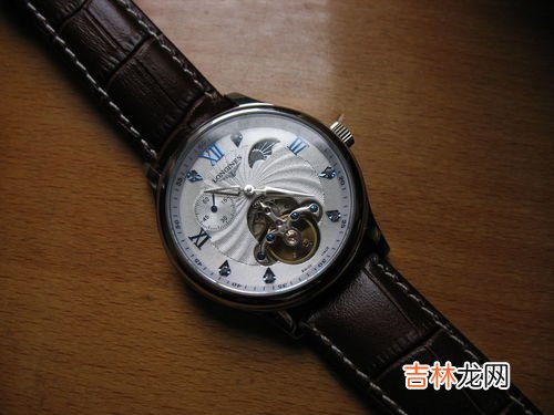 浪琴手表怎么看型号,我有一只浪琴手表，怎么看他的型号？