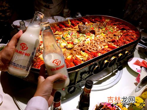 吃着碗里的看着锅里的什么意思,"吃在碗里,看在锅里"———啥意思???