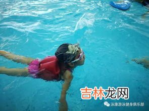 抬头蛙泳练习方法,蛙泳怎样抬头换气？