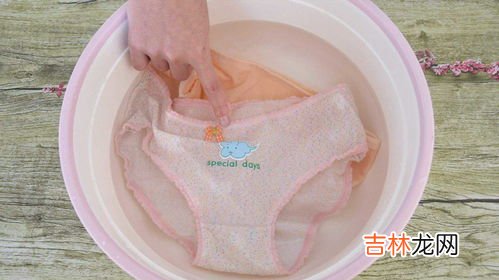 为什么内裤洗了有臭味,新买的内衣异味很重,洗了好几次了还是很难闻,怎么回事?