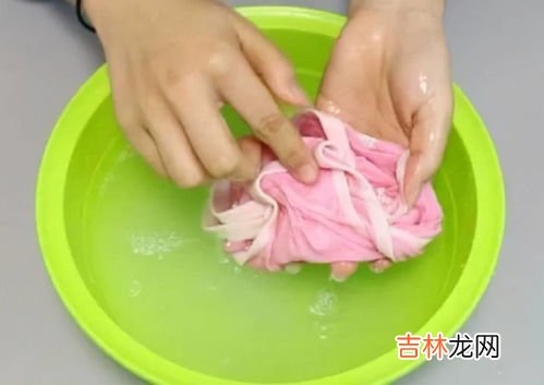 为什么内裤洗了有臭味,新买的内衣异味很重,洗了好几次了还是很难闻,怎么回事?