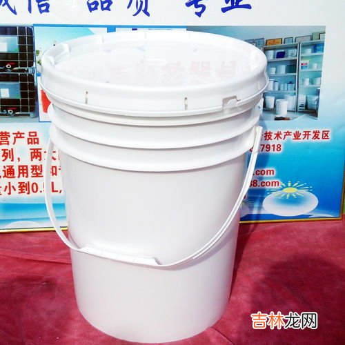 25kg桶能装多少升柴油,25KG的水桶能装多少升的柴油?