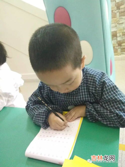 手眼协调能力的训练,都说“孩子的智力在手指尖”,这样锻炼手眼协调能力最有效